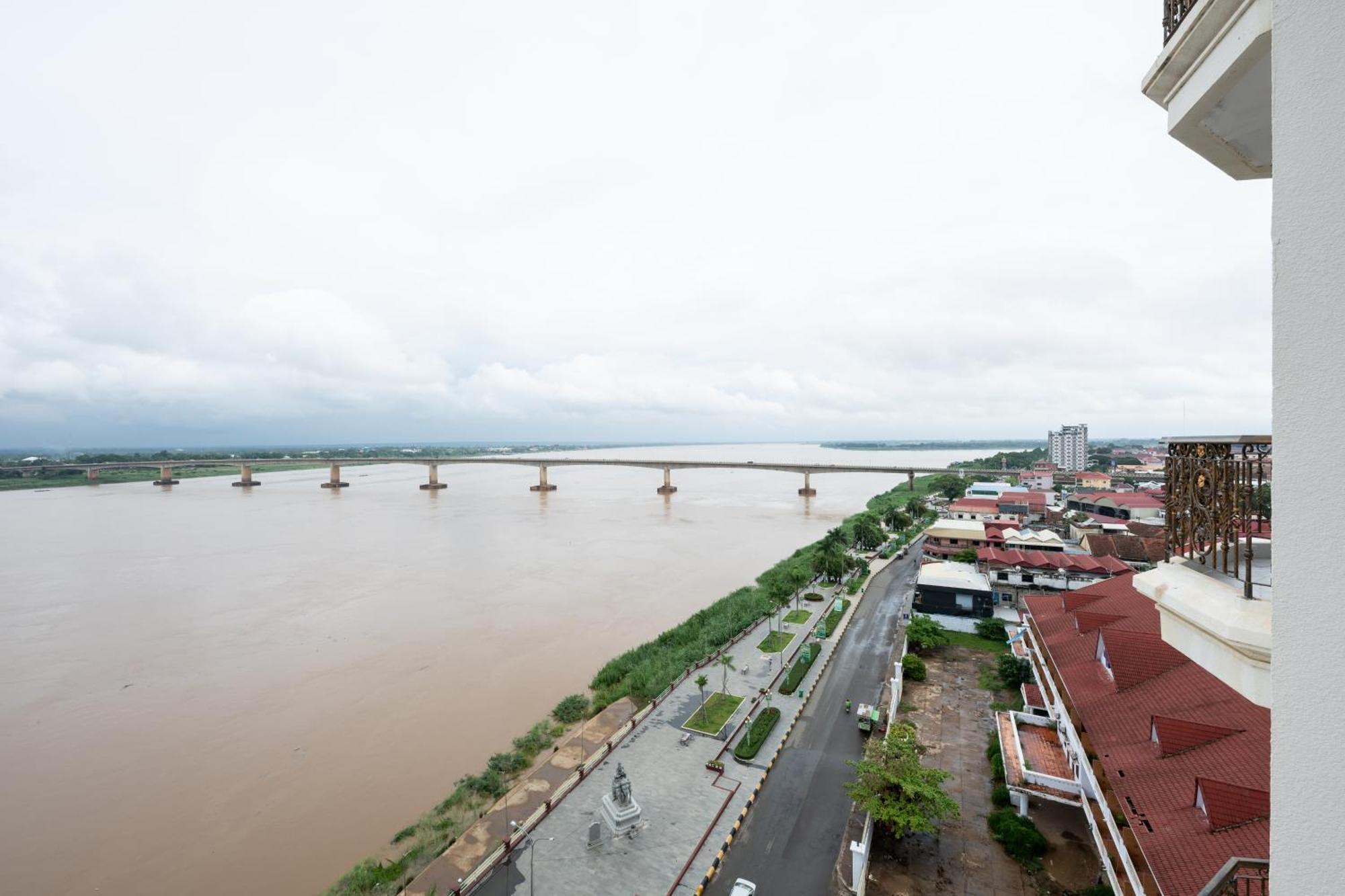 Lbn Asian Hotel Kampong Cham Esterno foto